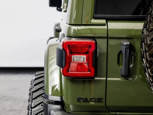 Used 2024 Jeep Wrangler Unlimited Sahara AWD/4WD image 17