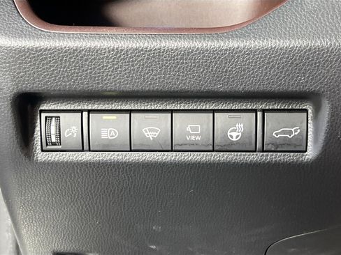 Used 2022 Toyota RAV4 Limited AWD/4WD image 10