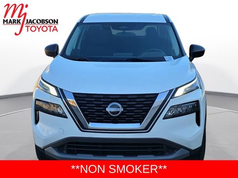 Used 2023 Nissan Rogue S image 2