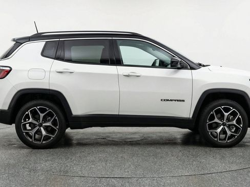 Used 2025 Jeep Compass Limited AWD/4WD image 11