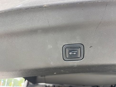 Used 2022 Chevrolet Tahoe Z71 w/ Luxury Package image 8