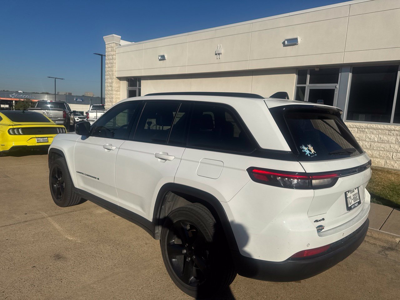 Used 2023 Jeep Grand Cherokee Altitude AWD/4WD image 6