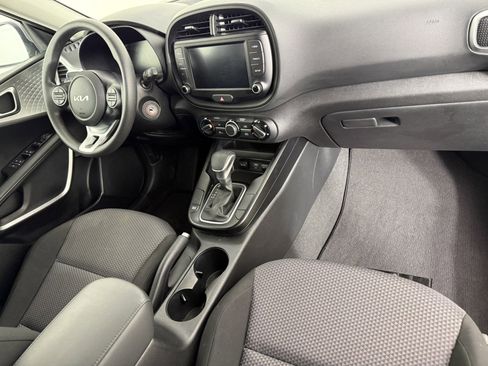 Used 2025 Kia Soul LX FWD image 11