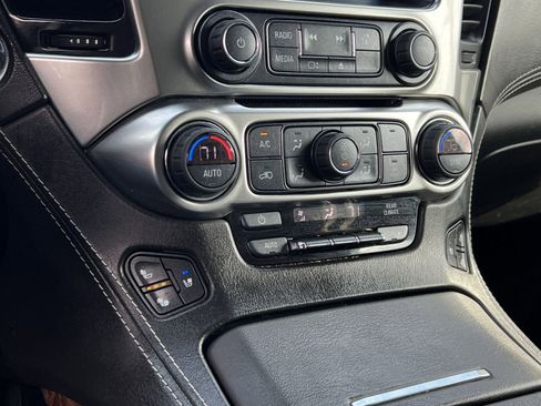 Used 2019 Chevrolet Suburban Premier image 19