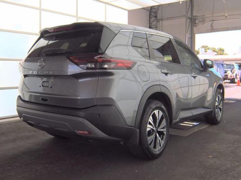 Used 2023 Nissan Rogue SV FWD image 5