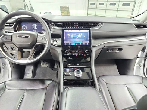 Used 2023 Jeep Grand Cherokee Limited AWD/4WD image 25