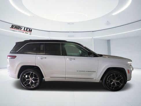 New 2025 Jeep Grand Cherokee Summit AWD/4WD image 2