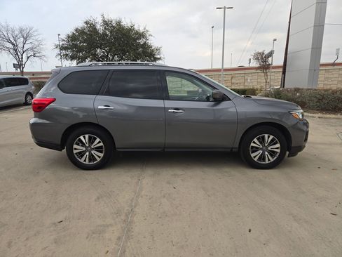 Used 2020 Nissan Pathfinder SL image 2