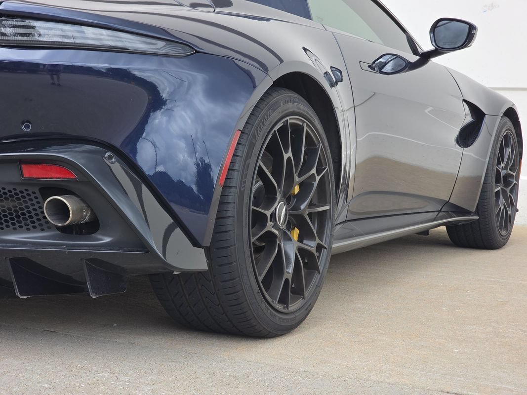 Used 2021 Aston Martin V8 Vantage Roadster RWD image 27