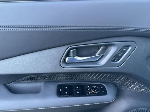 New 2025 Nissan Ariya AWD image 9