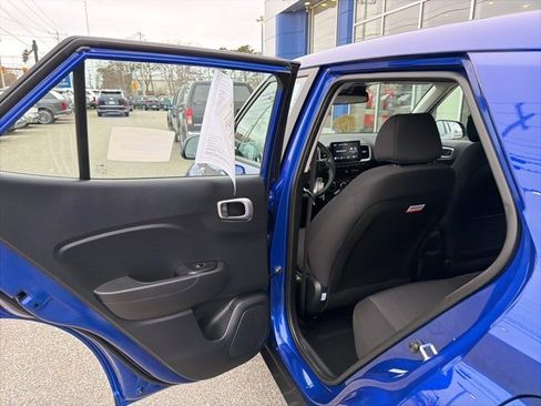 Used 2025 Hyundai Venue SE image 27