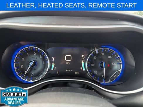 Used 2025 Chrysler Pacifica Select FWD image 16
