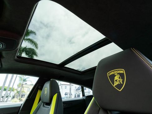 Used 2025 Lamborghini Urus SE AWD/4WD image 22
