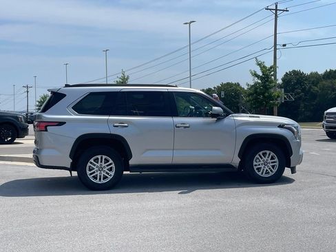 Used 2025 Toyota Sequoia SR5 AWD/4WD image 8