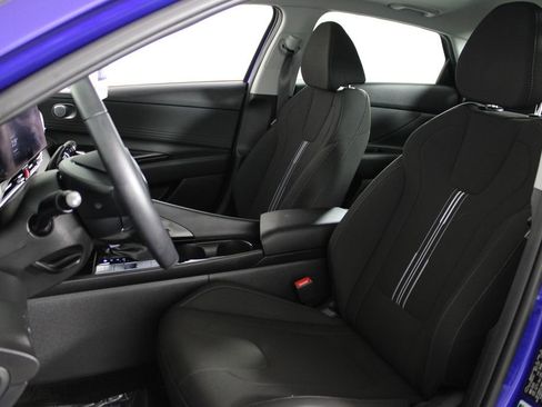 Certified 2025 Hyundai Elantra SEL image 17