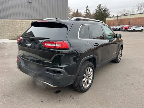 Used 2017 Jeep Cherokee Limited image 5