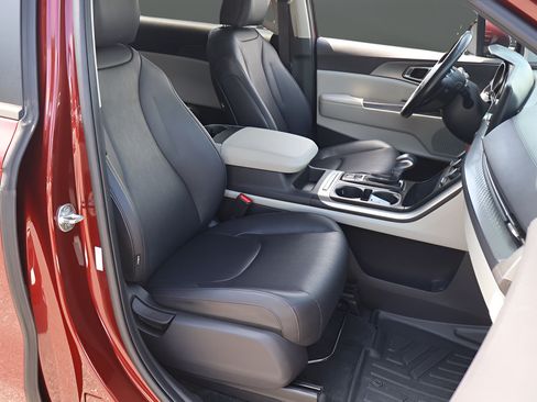 Used 2022 Kia Carnival LX FWD image 20
