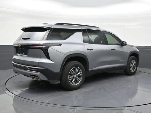 Used 2026 Chevrolet Traverse LT FWD image 5