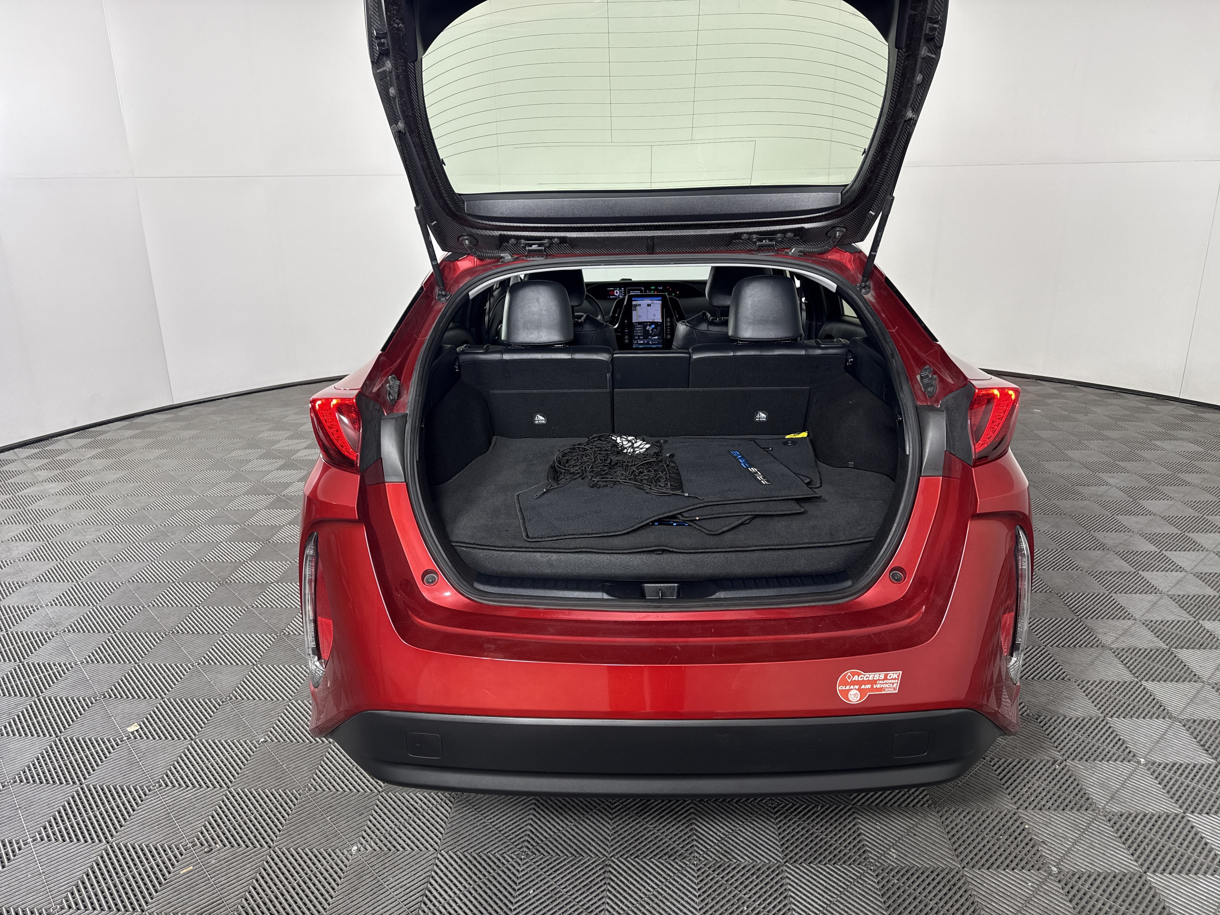 Used 2017 Toyota Prius Prime Premium w/ Carpet Mat Package FWD image 13
