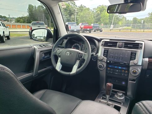 Used 2022 Toyota 4Runner Limited AWD/4WD image 32