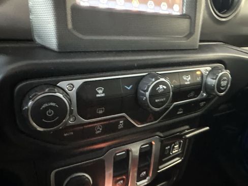 Used 2022 Jeep Wrangler Sport AWD/4WD image 20