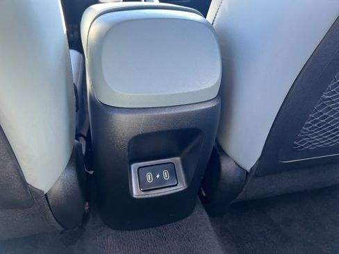 Used 2025 Hyundai Elantra Limited image 24