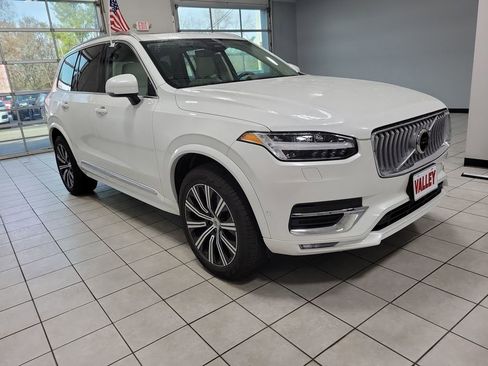 Used 2024 Volvo XC90 B6 Plus image 12