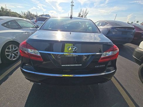 Used 2012 Hyundai Genesis 3.8 RWD image 4