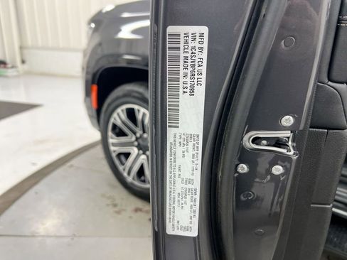 Used 2024 Jeep Wagoneer Series II image 29