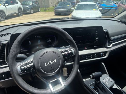 Used 2025 Kia Sportage LX FWD image 27