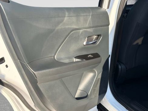 Used 2025 Nissan Kicks SV FWD image 13