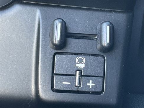 Used 2018 Chevrolet Suburban Premier image 21