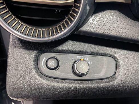 Used 2025 Chevrolet Trax ACTIV image 32