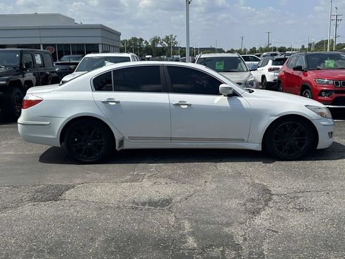 Used 2011 Hyundai Genesis 4.6 RWD image 2