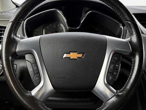 Used 2017 Chevrolet Traverse LT image 18