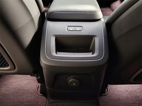 Used 2024 Volvo XC60 T8 Ultimate image 30