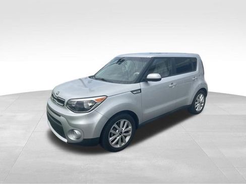 Used 2018 Kia Soul + FWD image 4