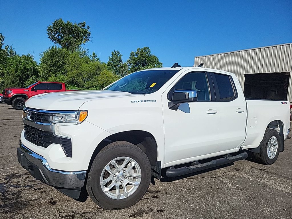 Used 2023 Chevrolet Silverado 1500 LT AWD/4WD image 4
