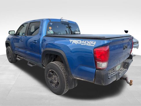 Used 2017 Toyota Tacoma TRD Off-Road w/ Tow Package (A/T) image 2