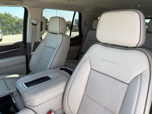 Used 2021 GMC Yukon Denali w/ Advanced Technology Package image 11