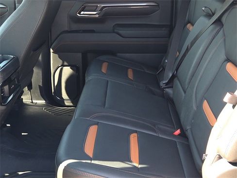 Used 2023 GMC Sierra 1500 AT4 w/ AT4 Preferred Package image 16