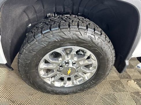 Used 2025 Chevrolet Silverado 2500 LT w/ Z71 Chrome Sport Edition image 15