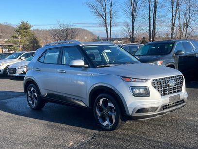 Used 2022 Hyundai Venue SEL w/ Cargo Package