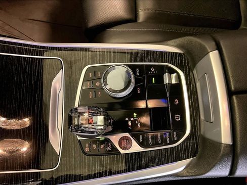 Used 2021 BMW X7 M50i w/ Executive Package image 15