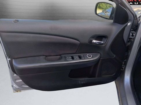 Used 2014 Chrysler 200 Touring FWD image 11