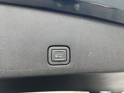 Used 2024 Cadillac XT6 Sport w/ Technology Package image 16