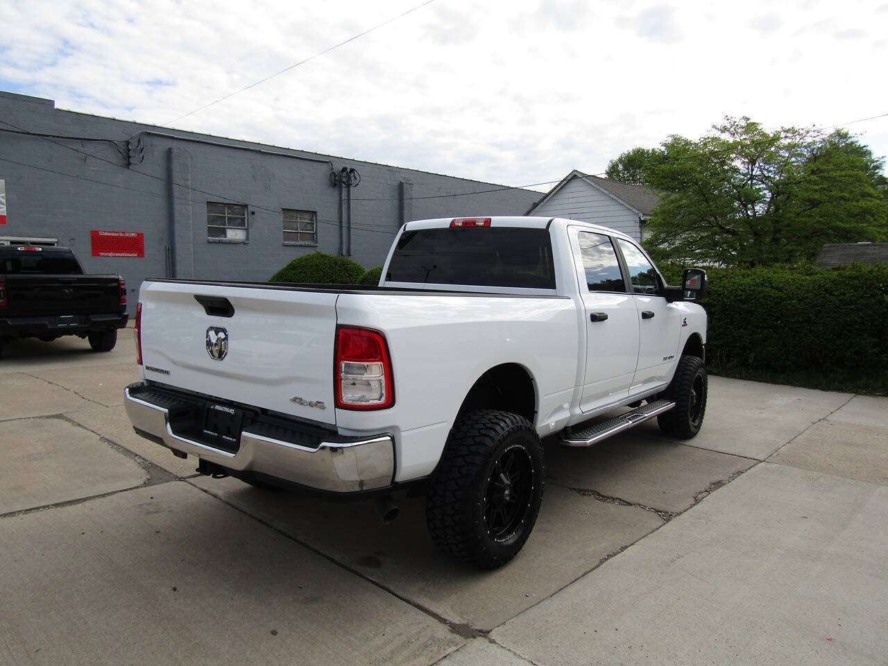 Used 2024 RAM 2500 Big Horn w/ Off Road Package AWD/4WD image 4