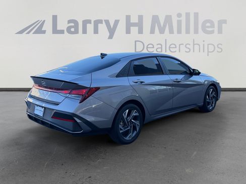 Used 2025 Hyundai Elantra Sport w/ Cargo Package FWD image 5