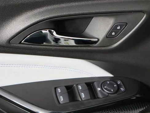 Used 2025 Chevrolet Trax LT FWD image 22