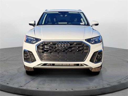 Used 2021 Audi Q5 e Premium Plus w/ Premium Plus Package image 2